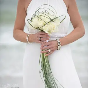Brautstrauß mit Rosen am Strand