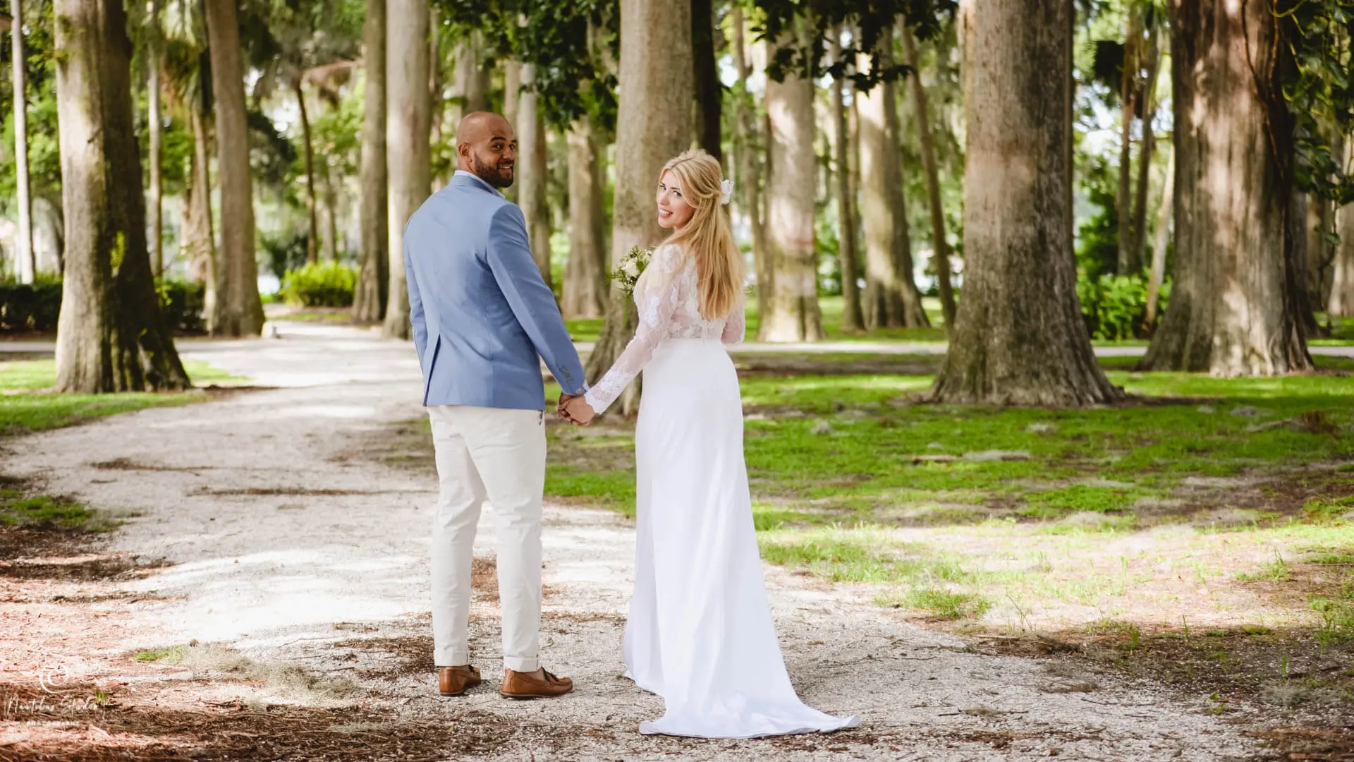 Boda en jardín Orlando, foto de los recién casados ​​en Kraft Azalea Garden
